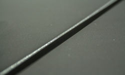 Akrylowa farba metaliczna sprawia, że tynk do złudzenia przypomina metal (fot. BOLIX)