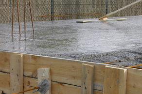 Powierzchnia betonu musi być stale wilgotna (fot. KMR)