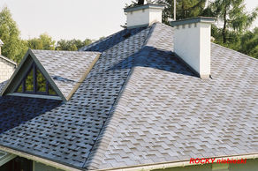 Gonty bitumiczne są łatwe w montazu i pasują na każdy dach (fot. STEMA)