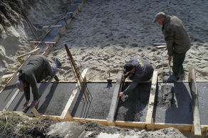 Dobrze przygotowane oszczędzą czas i ilość potrzebnego betonu (fot. KMR)