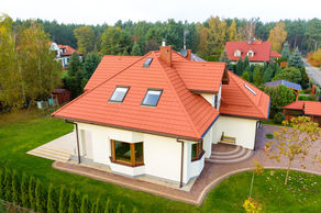 Jakie są popularne typy dachów? Którą dachówkę wybrać na dach o określonym kształcie? (fot. CREATON)