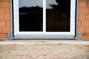 Integra Simplex jest odpornym na błędy i jednym z wygodniejszych sposobów na montaż okien w warstwie ocieplenia (fot. AIB)