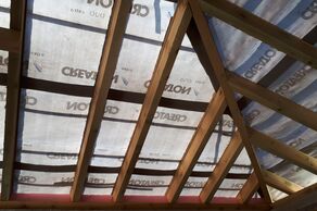 Szczelne zakłady membrany dachowej są jednym z ważniejszych czynników decydujących o bezpiecznej eksploatacji dachu (fot. CREATON)