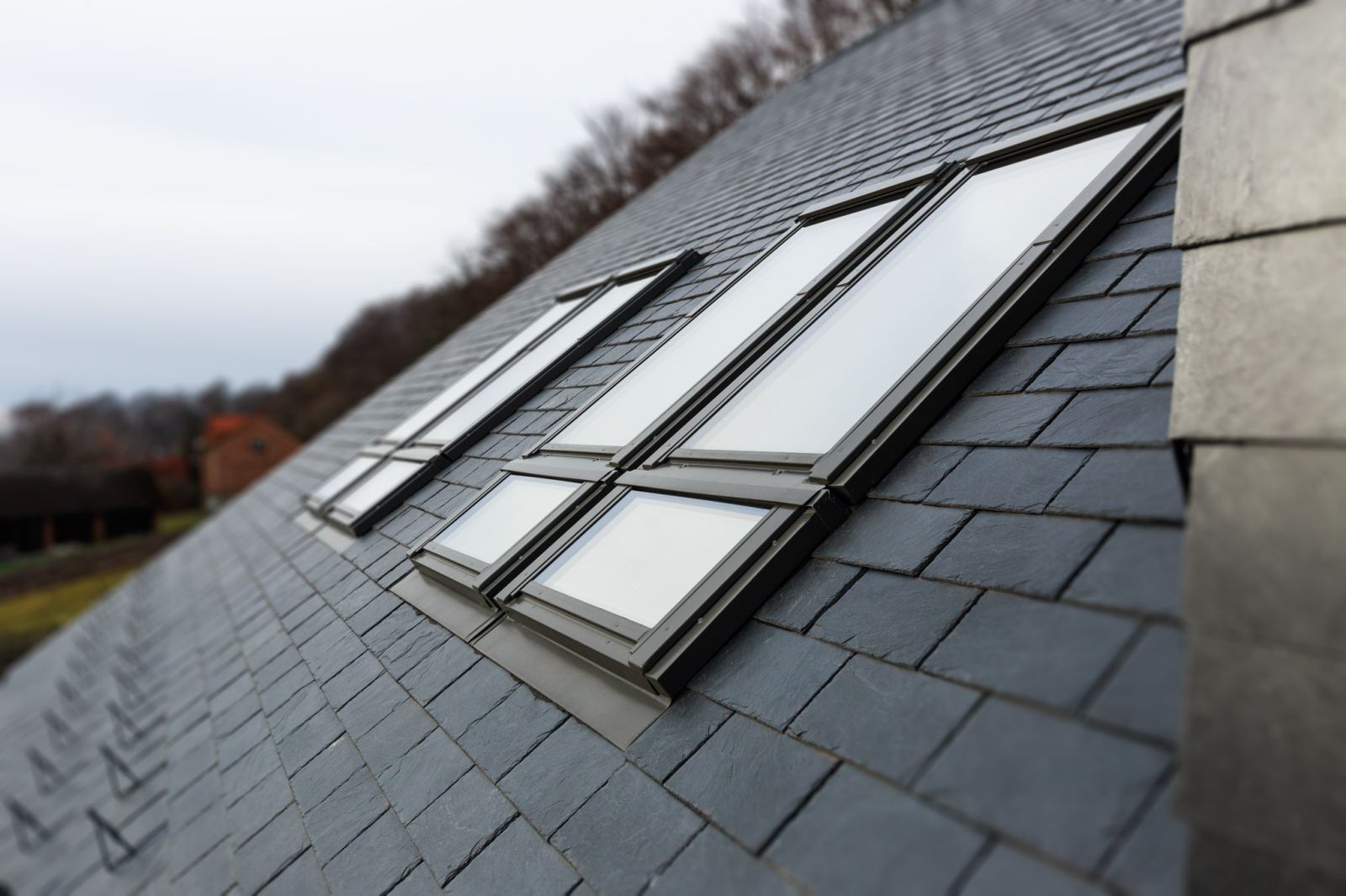 Nawet najbardziej energooszczędne okno nie spełni swoich funkcji jeśli nie będzie poprawnie zamontowane w dachu (fot. FAKRO)