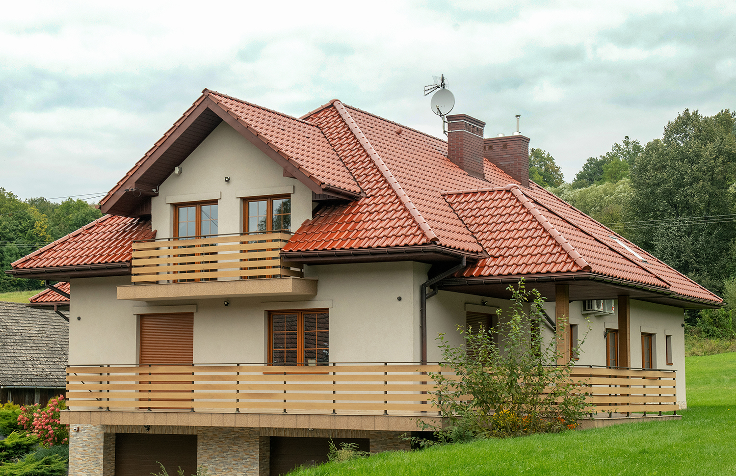 Dachówki ceramiczne to klasyk wśród pokryć dachowych - na zdjęciu model PREMION (fot. CREATON)