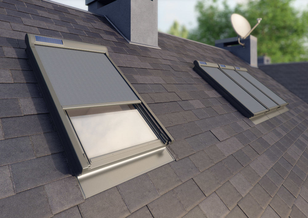 Markizy solarne AMZ Solar nie wymagają doprowadzenia prądu z wnętrza domu. Dzięki prowadnicom, tkaninę można ustawiać w dowolnym położeniu (fot. FAKRO)